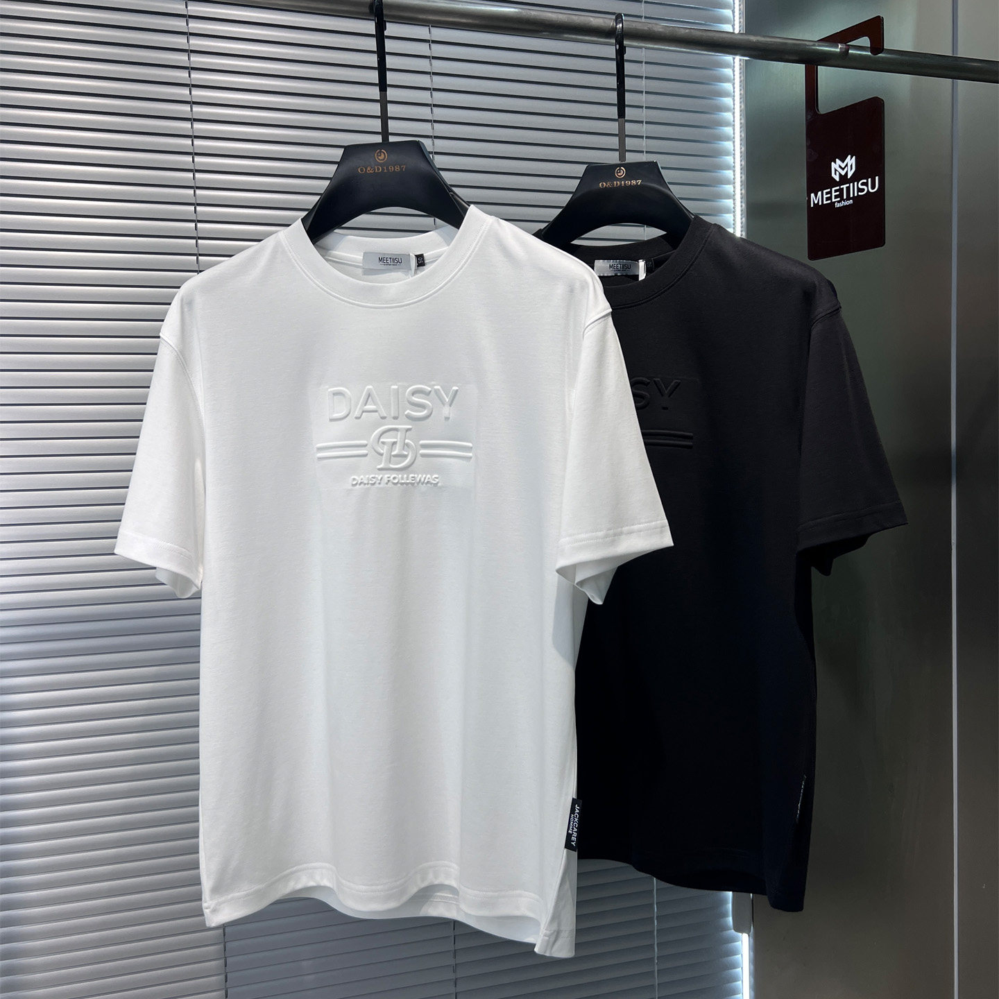 2026春夏新款男士短袖T恤字母浮雕印花百搭落肩宽松潮牌圆领上衣