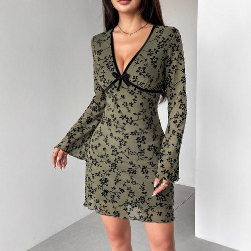 V-neck trumpet long sleeved dress for womenV领喇叭长袖连衣裙