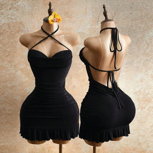 褶皱收腰露背连衣裙  Wrinkled waist cinched backless dress