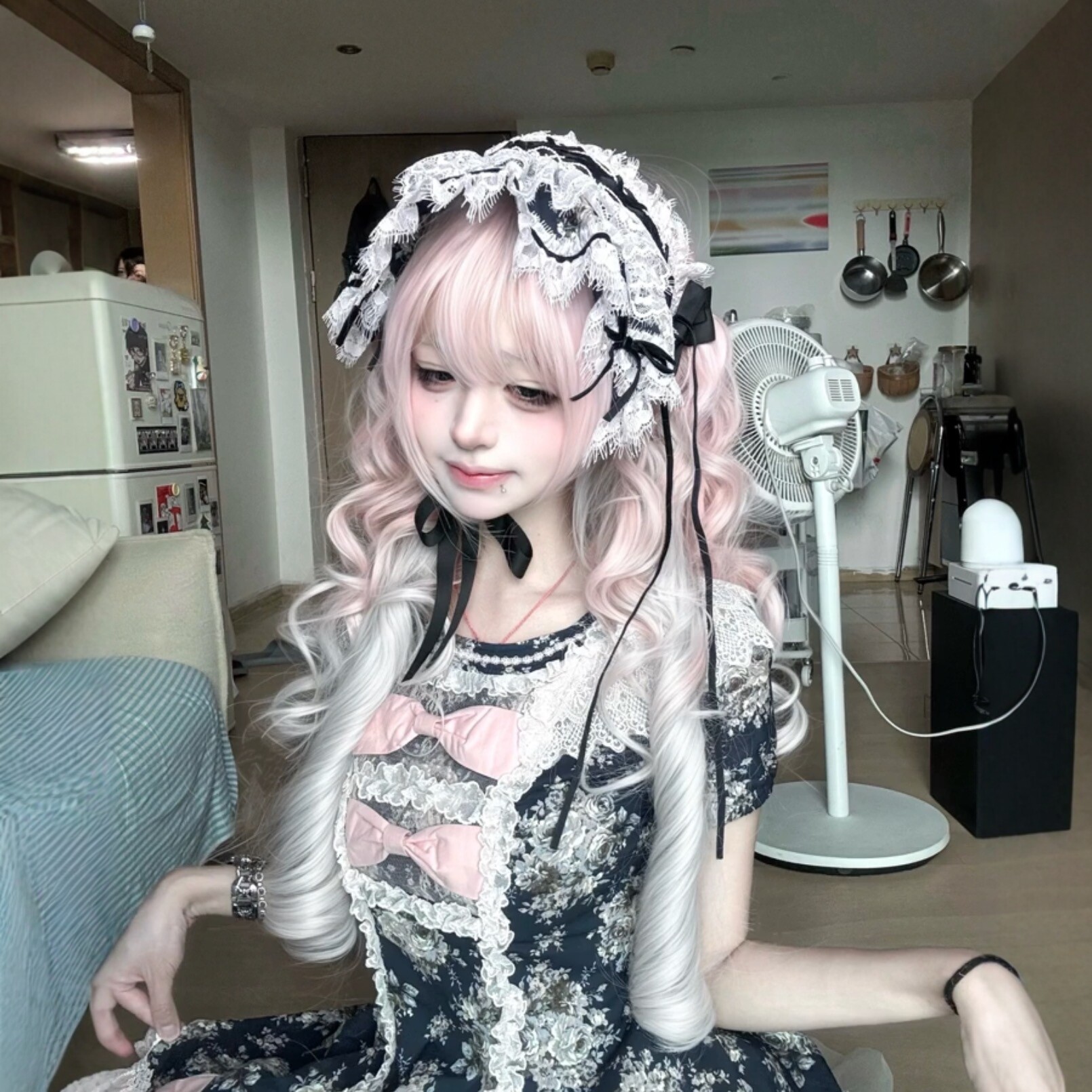 假发Lolita粉白抓夹双马尾罗马卷图片