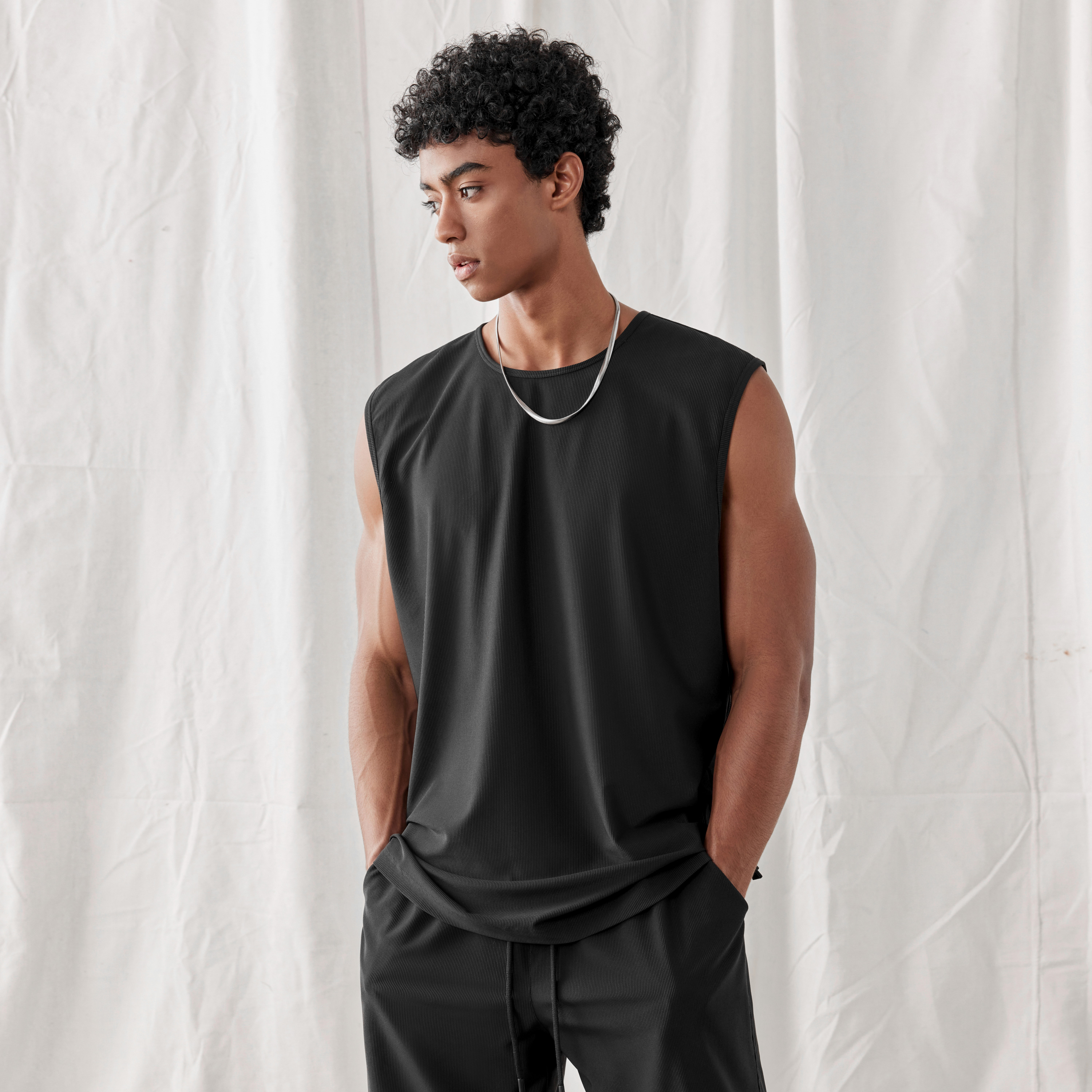 BD新款轻薄纯色针织休闲背心