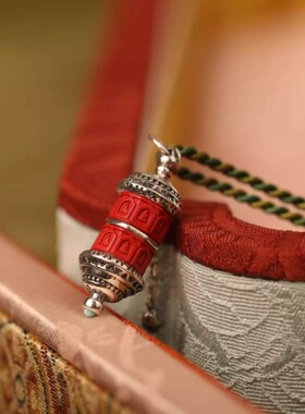 六字真言复古楞严咒女士吊坠泰银