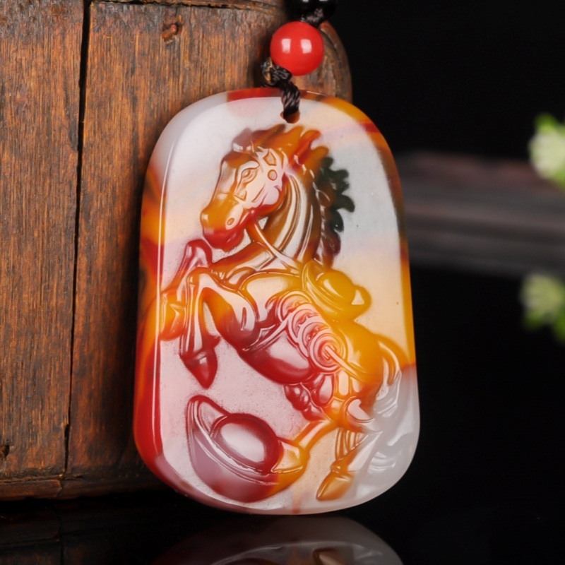 天然和田玉生肖马吊坠男女款彩玉马挂件天然鸡血玉项链马上有钱