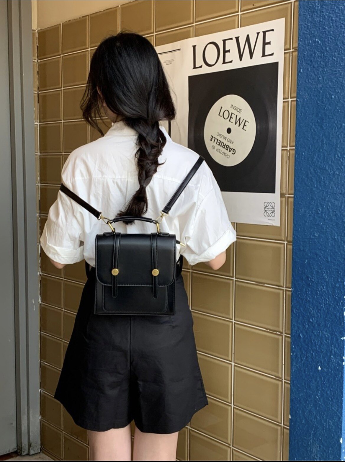 今年流行新款美式复古学院风搭扣双肩斜挎手提英伦通勤包三种背法