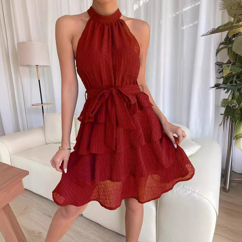 无袖挂脖荷叶边连衣裙 Sleeveless off-shoulder ruffled dress