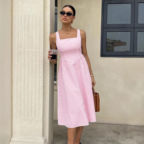方领收腰女士连衣裙Square collar waist cinched women's dress
