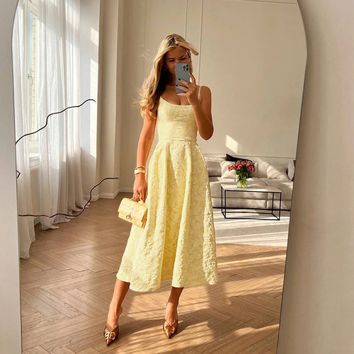 收腰女士吊带连衣裙  Waist hugging women's camisole dress