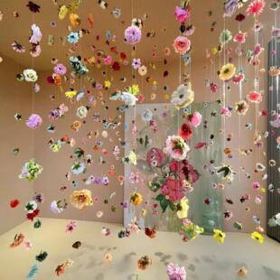 小红书悬浮花门帘环创拍照仿真花帘花瓣雨瀑布花朵场景布置装饰花