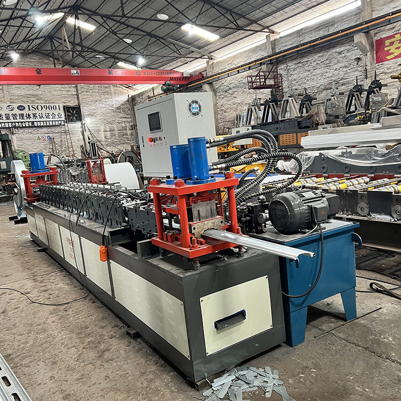 冲孔卷闸机佛山卷闸设备不锈钢冲孔卷帘门片加工闸门设备可定 制,五金/工具,工程/建筑机械,淘宝优惠券,粉丝福利购,淘宝优惠卷