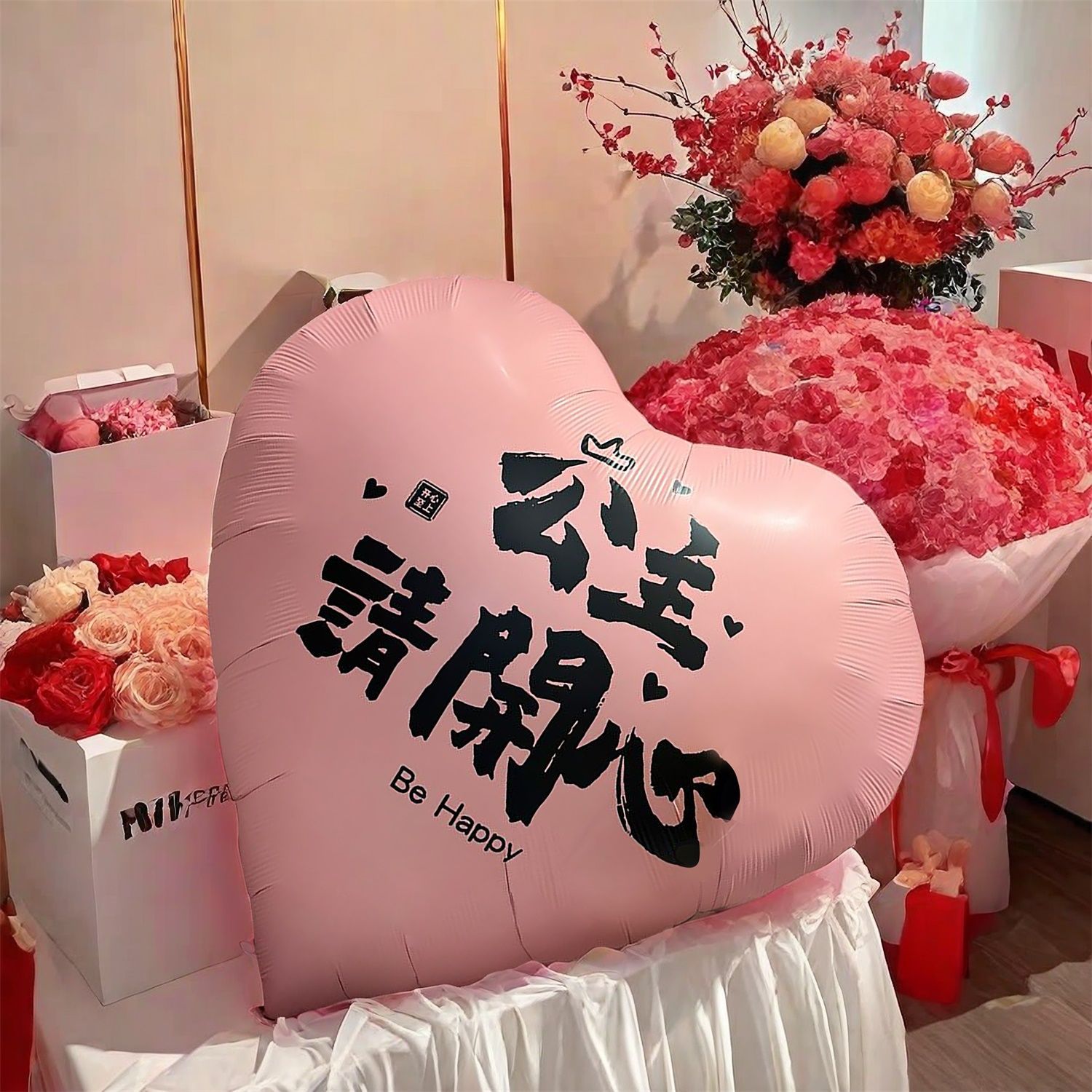 巨型爱心气球网红超大公主生日铝膜拍照心形表白开心场景派对布置