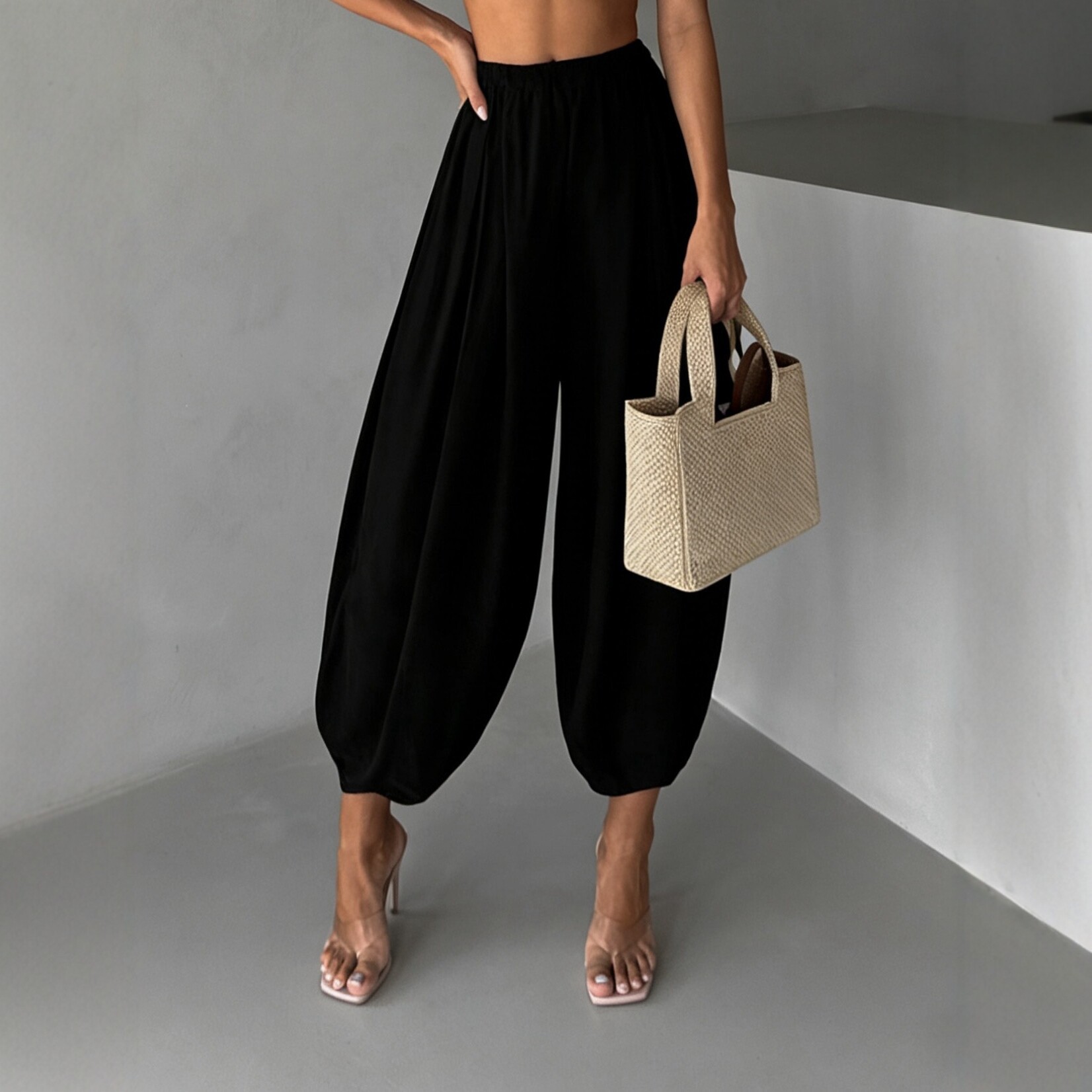 纯色高腰捏皱长裤Solid color high waisted crumpled pants