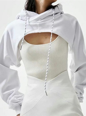 Short hooded long sleeved leaky back sweater短款连帽漏背卫衣
