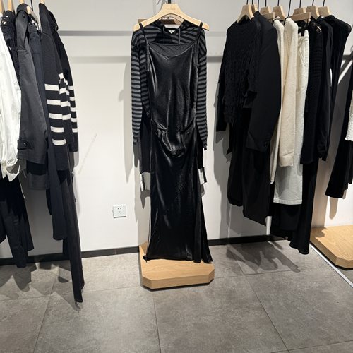 indiciaF2B5LQ243F专柜正品标记女装气质显瘦吊带裙吊牌价889