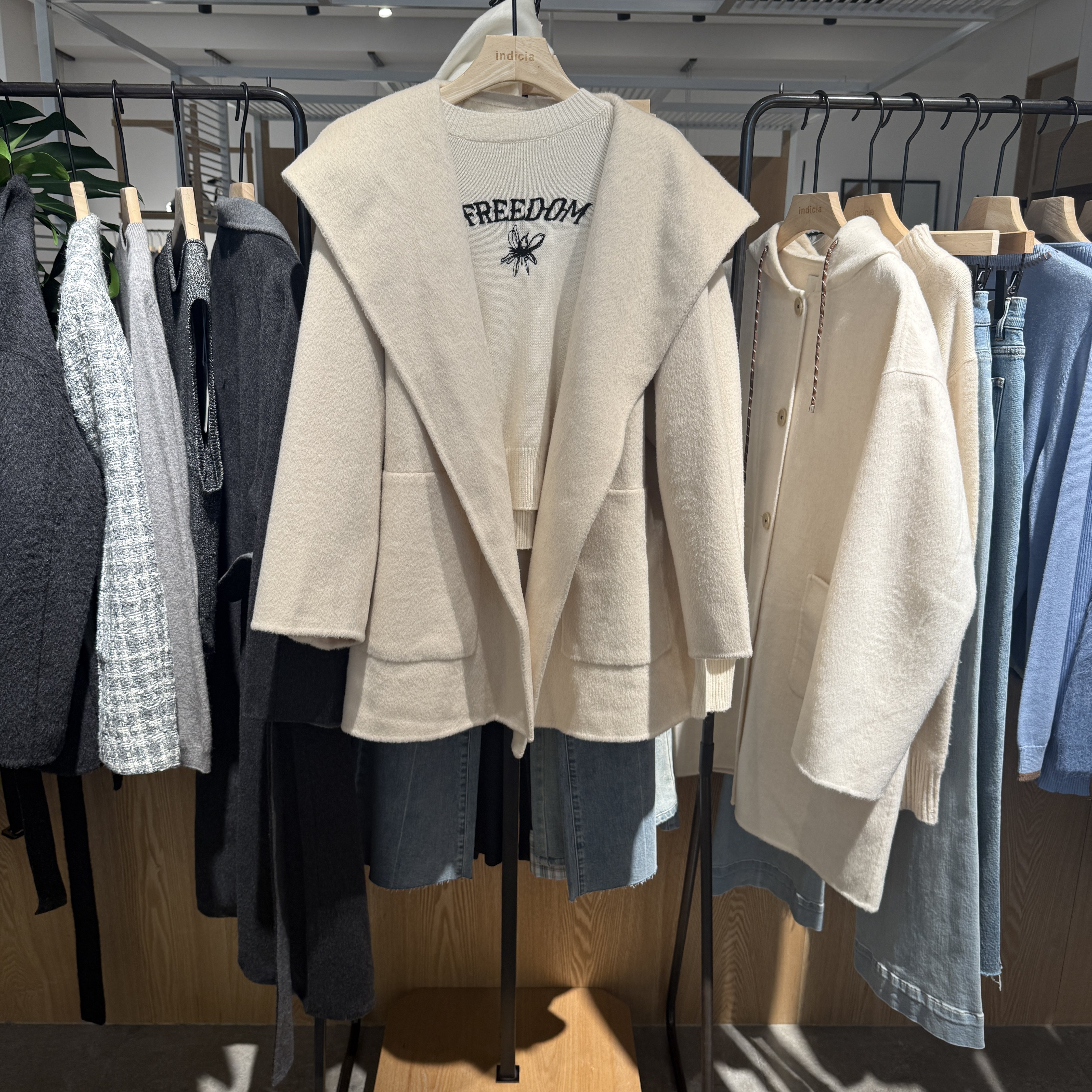 indiciaF2D4DY842F专柜正品标记女装米色连帽斗篷呢大衣吊牌1989,女装/女士精品,毛呢外套,淘宝优惠券,粉丝福利购,淘宝优惠卷