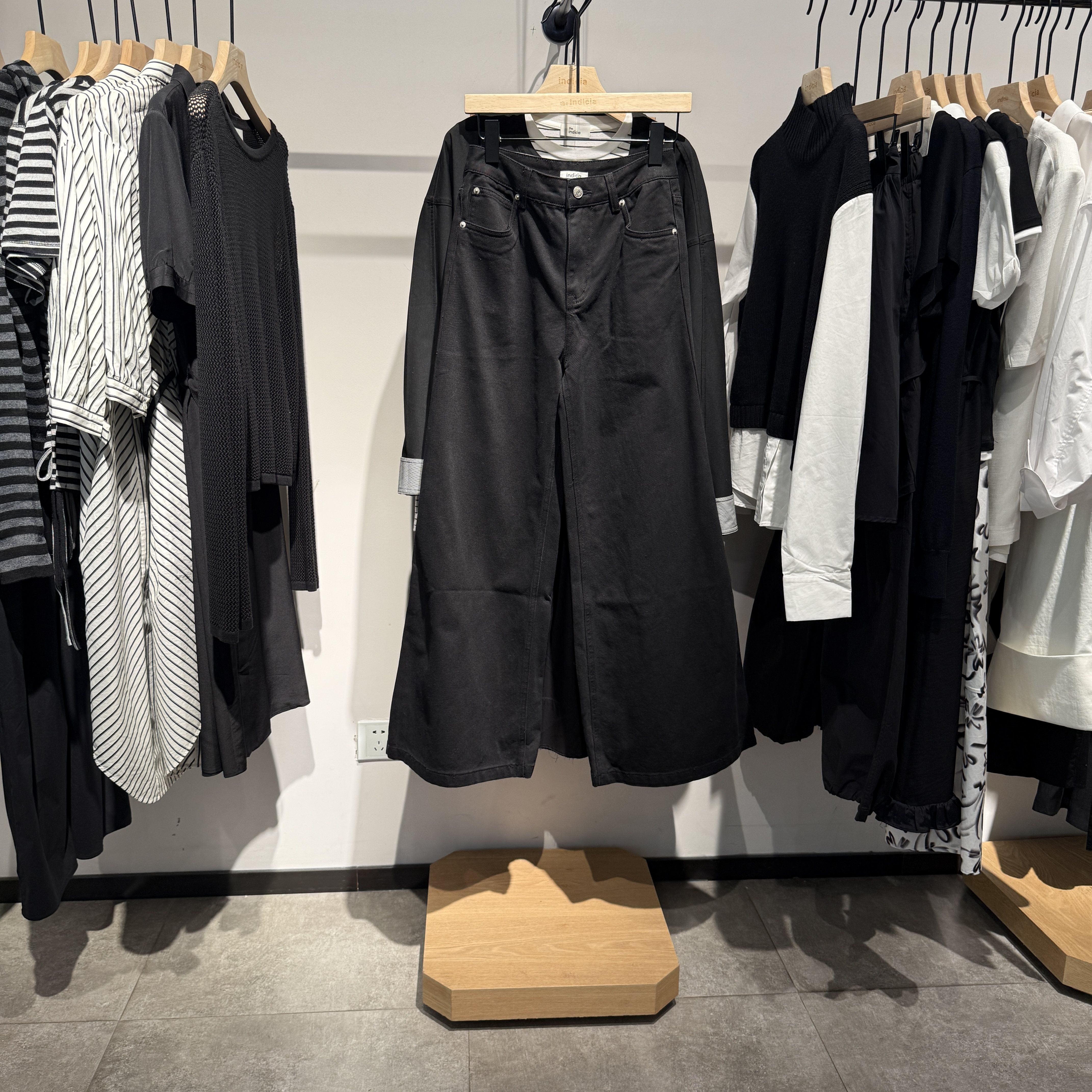 indiciaF2D4NK730C专柜正品标记女装阔腿喇叭显瘦牛仔裤吊牌价689