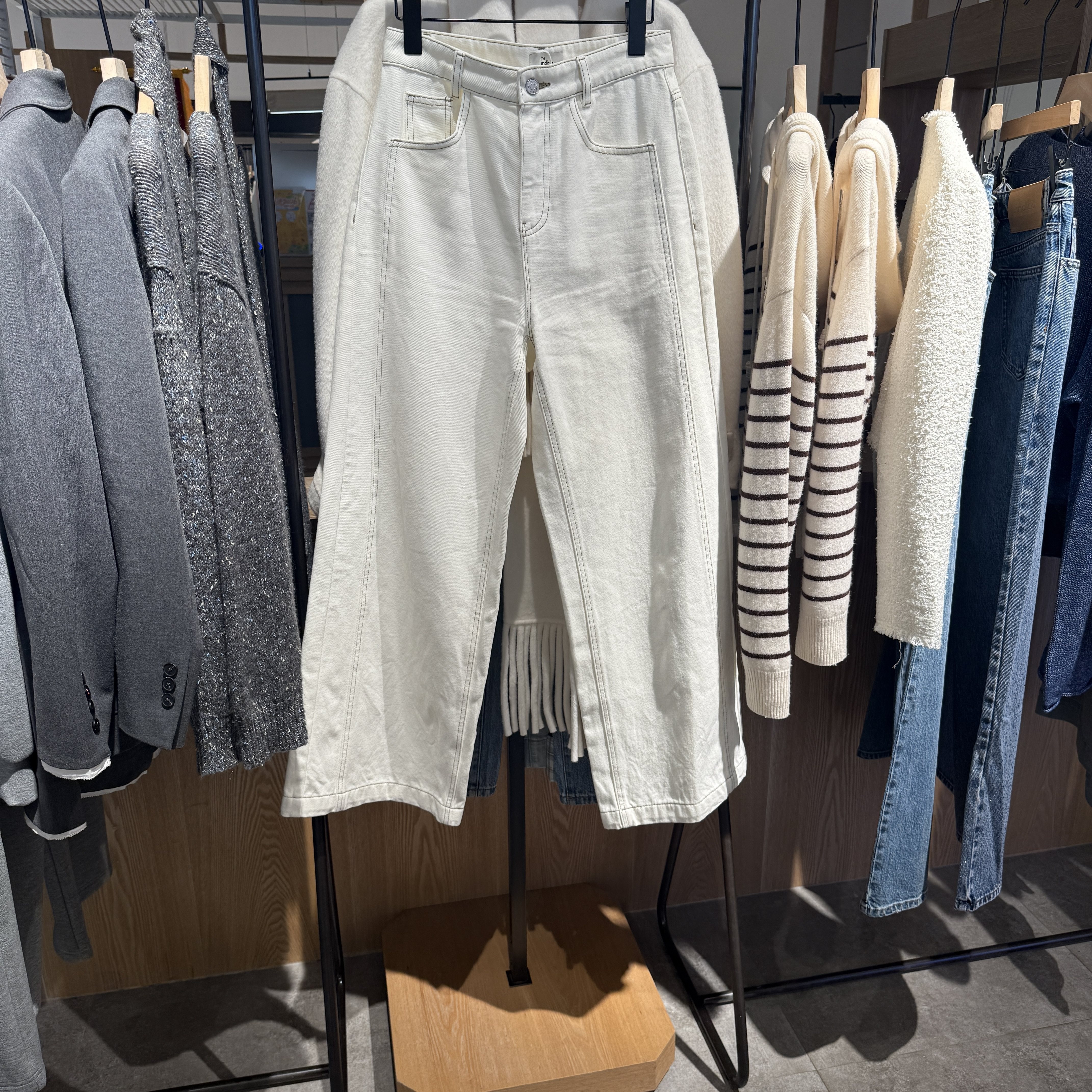 indiciatheL2A6NK039专柜正品标记女装白色休闲通勤牛仔裤吊牌699