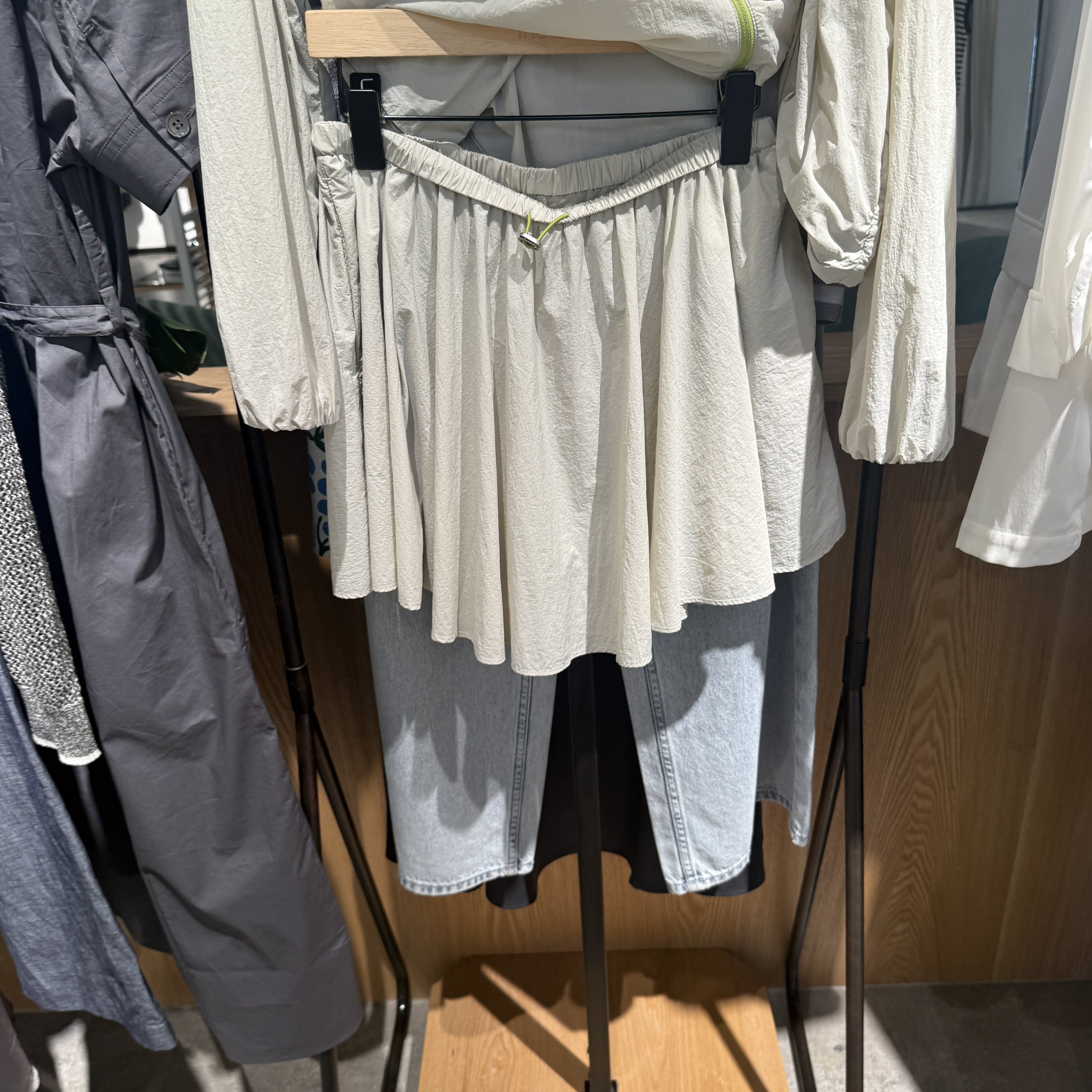 indiciatheL2B6QZ109专柜正品标记女装显瘦短裙半身裙吊牌价389