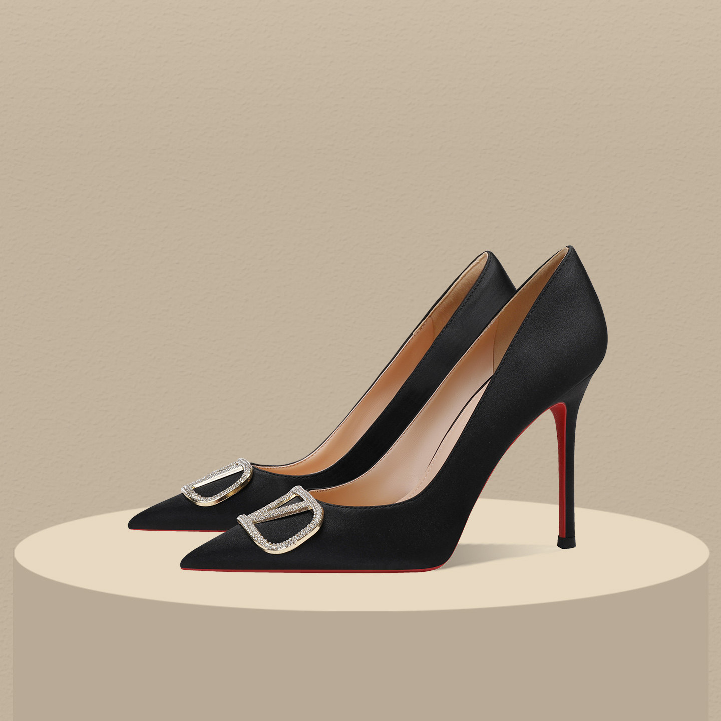 红底黑色高跟鞋女2026年新款水钻尖头细跟御姐V扣V家缎面绸缎单鞋