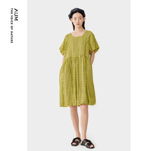 AUM噢姆夏季格纹方领泡泡袖连衣裙