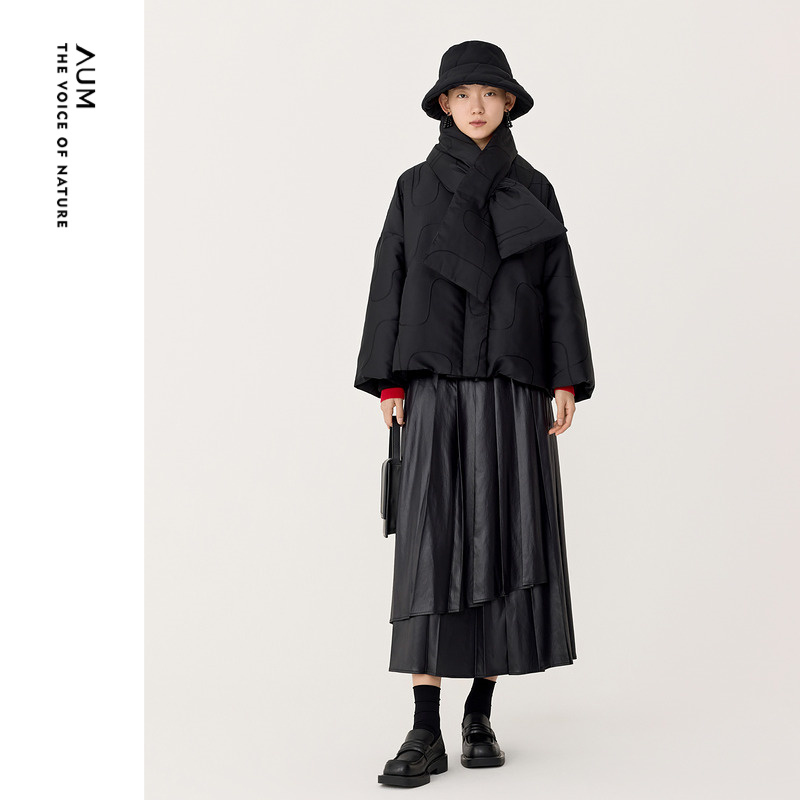 【花苞羽绒】AUM噢姆春季时尚艺术线条大提花鹅绒黑色羽绒服女款