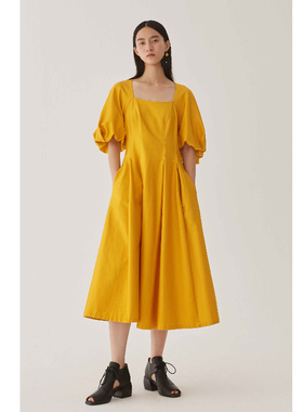 【会员价670元】AUM噢姆春季姜黄色法式泡泡袖方领a字连衣裙