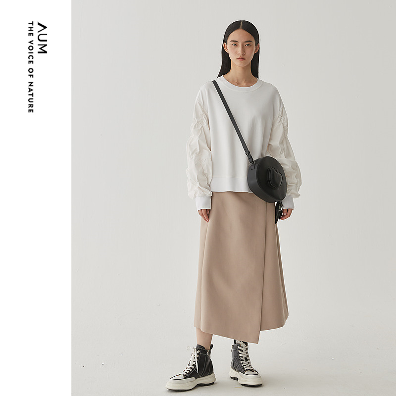 AUM噢姆春季白色圆领宽松卫衣女上衣减龄款