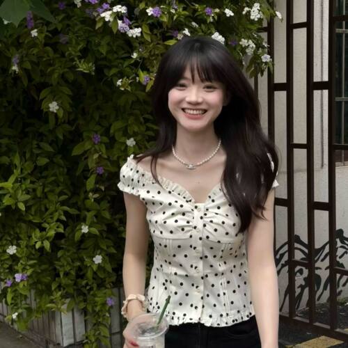 法式复古波点V领显瘦上衣泡泡袖短袖衬衫女花边显瘦减龄气质小衫