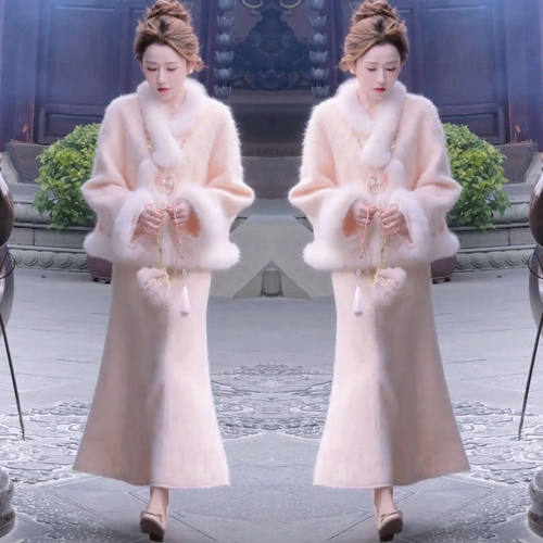 粉色宽松显瘦毛毛边外套半身裙