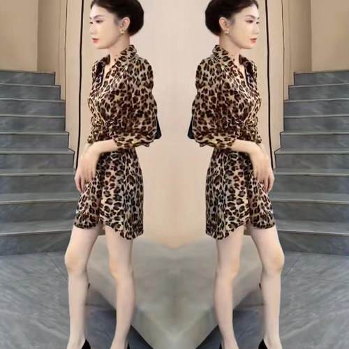 性感系带显瘦衬衫领豹纹连衣裙