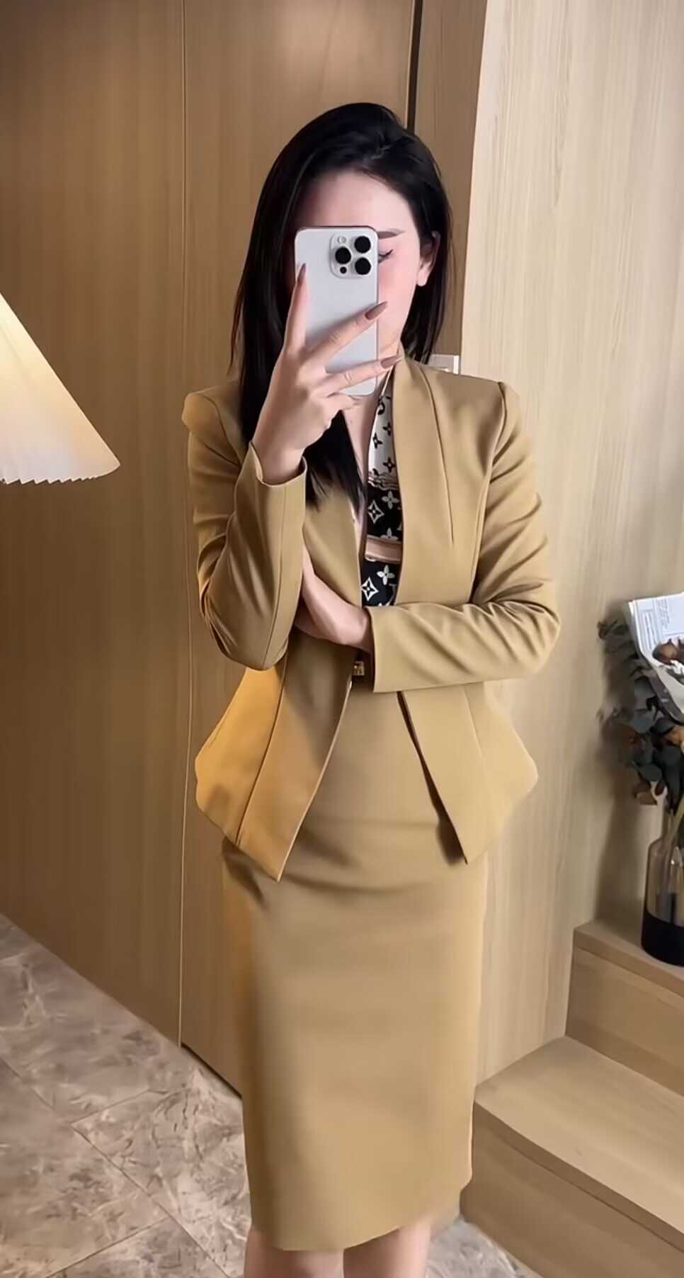 2025春季新款气场强大高级感小香风职业通勤卡其色西装两件套装女