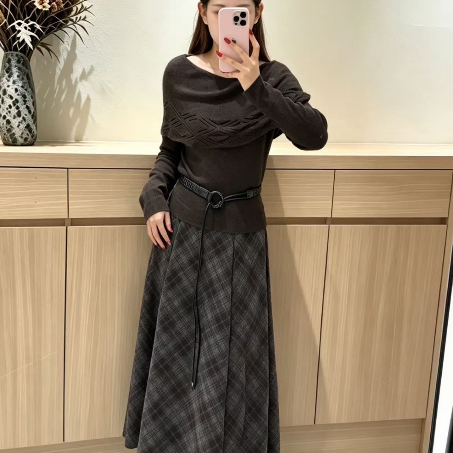 复古一字肩针织毛衣+格纹半身裙两件套女秋收腰显瘦减龄洋气套装