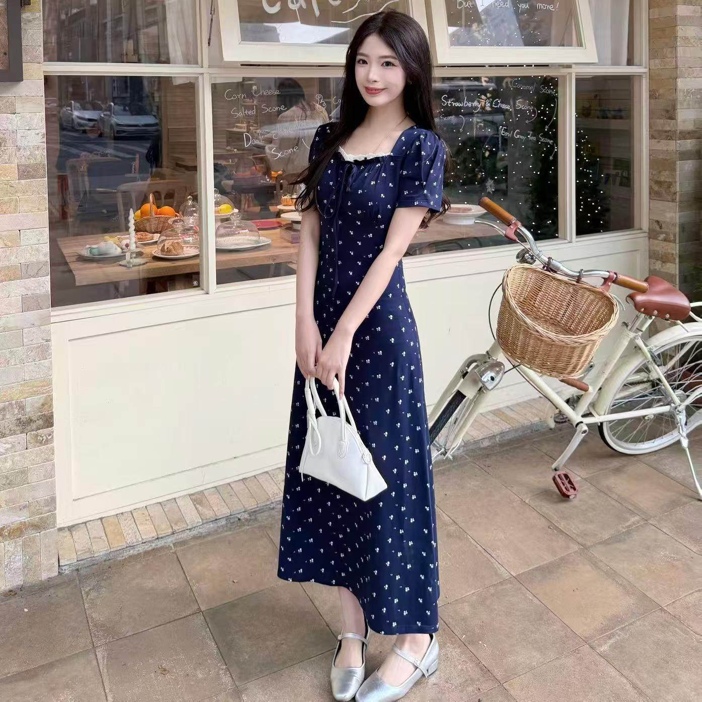 2026夏季新款法式方领泡泡袖碎花连衣裙女长裙深蓝色A字裙仙女裙