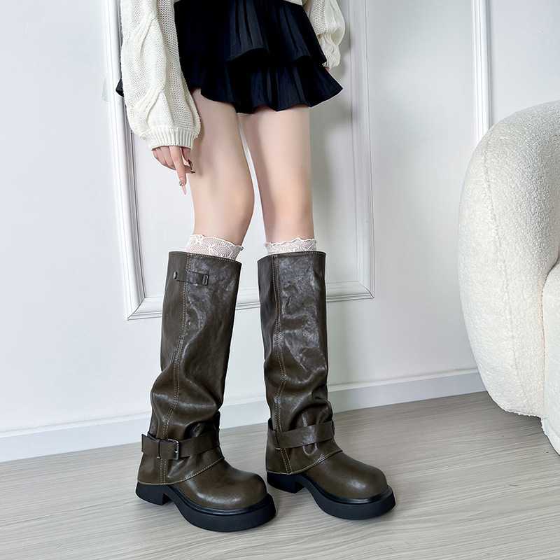 2025新款厚底裤管靴女秋小众设计皮带扣圆头烟筒靴褶皱高筒堆堆靴