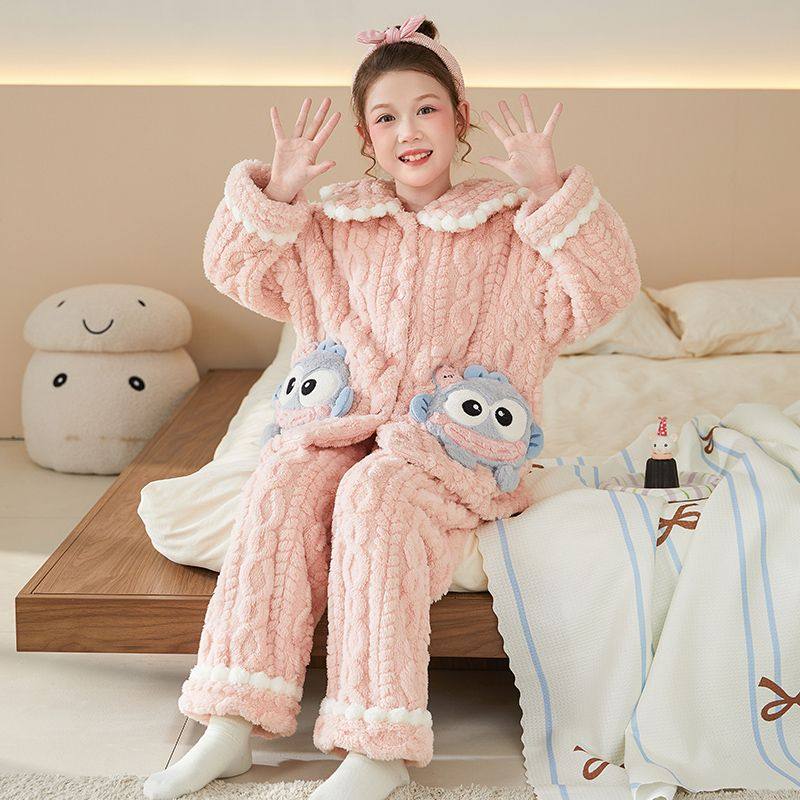 女童珊瑚绒睡衣2026新款秋冬加厚卡通可爱风保暖娃娃领家居服套装