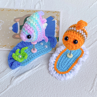 手工钩织成品星黛露摇摇发夹可爱卡通立体毛线发夹草莓熊立体发夹