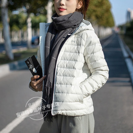安德玛连帽羽绒服女冬季新款防寒舒适户外运动保暖短款夹克外套