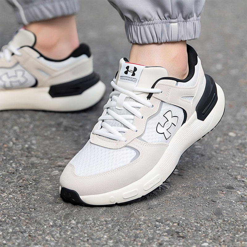 安德玛轻便透气跑步鞋男鞋女鞋