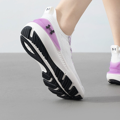 安德玛女子跑步鞋轻便缓震