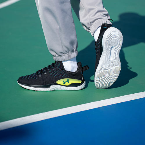 安德玛轻便透气男士训练鞋