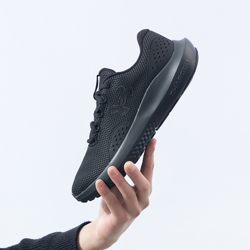 安德玛轻便透气跑步鞋男鞋