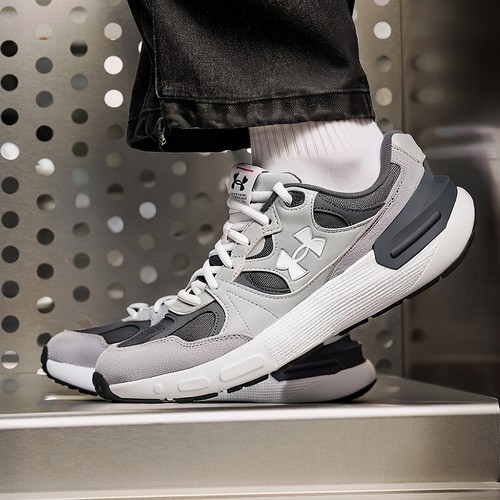 安德玛轻便缓震透气跑步鞋男鞋