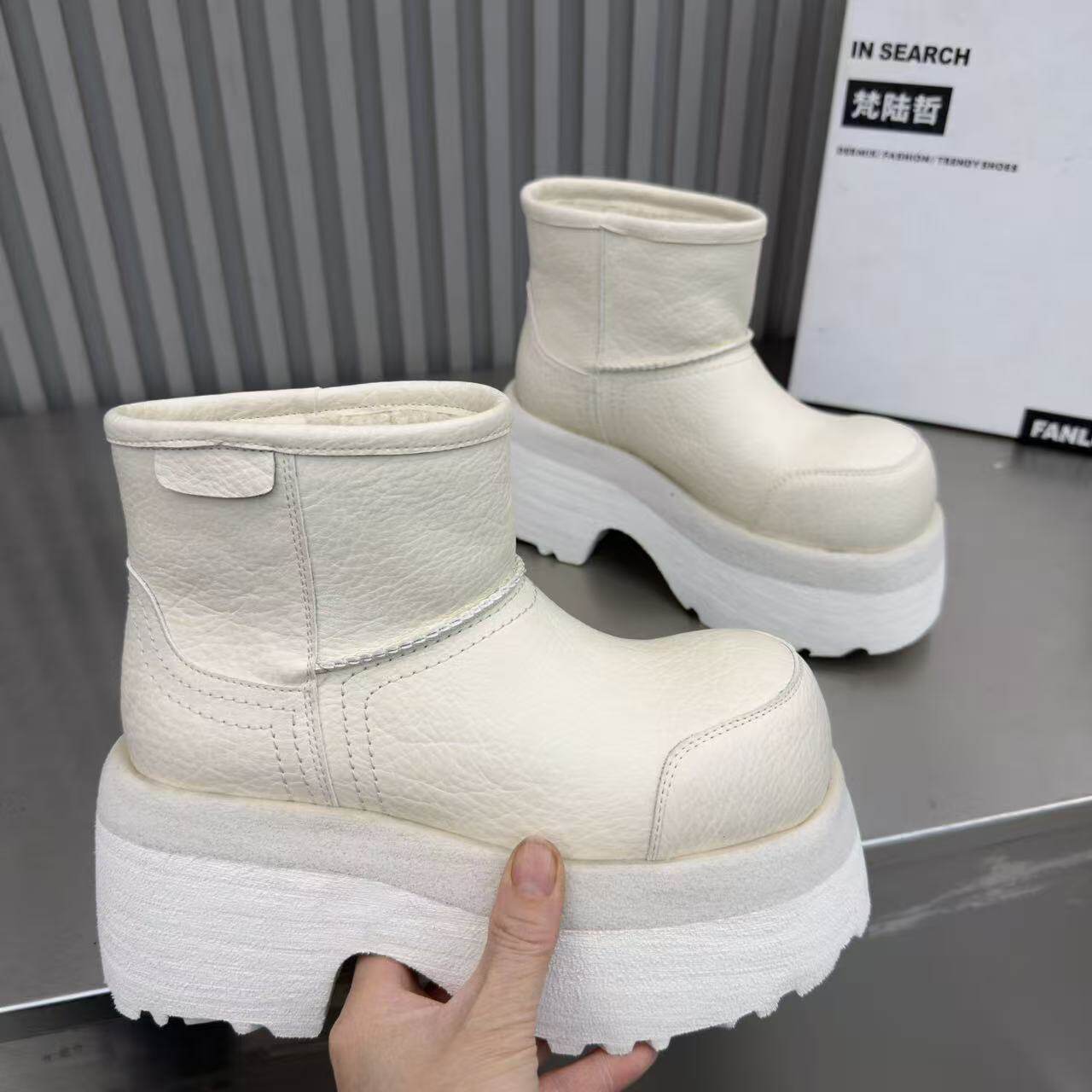 防水防滑雪地靴女加绒厚底增高