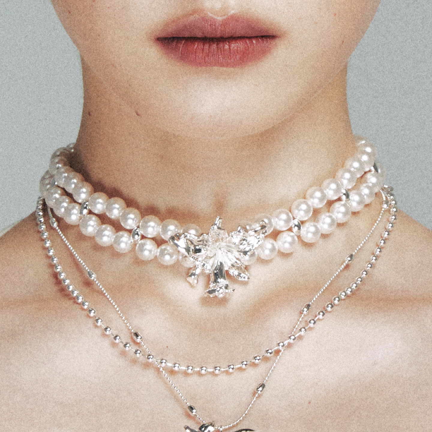 1JINN M2M 双层珍珠金属花朵choker女小众轻奢设计感锁骨链