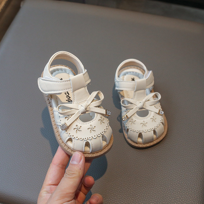 婴幼儿凉鞋软底透气不闷脚宝宝踩水夏季一岁半女童公主鞋沙滩凉鞋