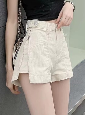 侧面开叉薄款卡其色牛仔短裤Thin denim shorts with side splits