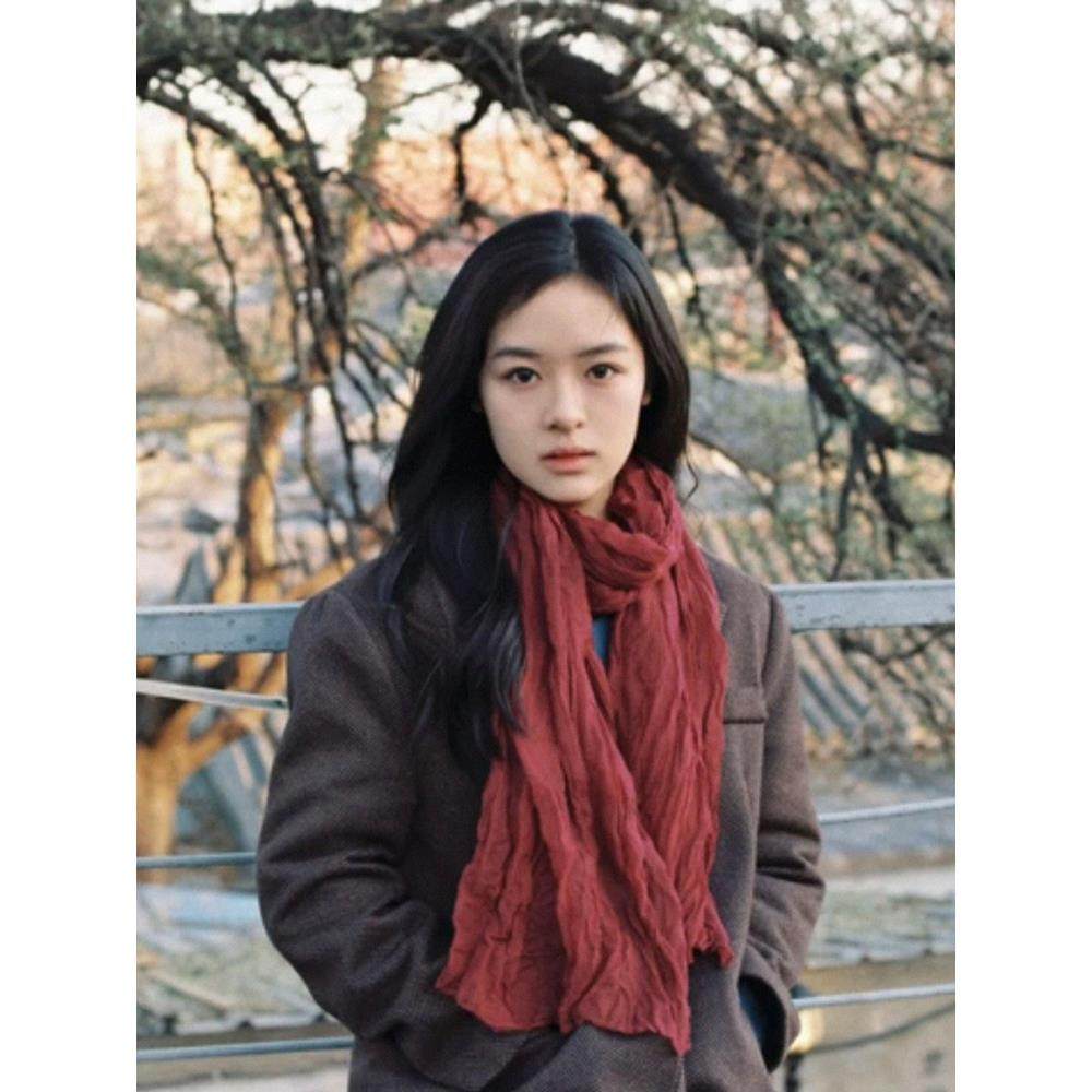 酒红复古文艺棉麻围巾女县城文学薄款褶皱丝巾系脖氛围感披肩纱巾