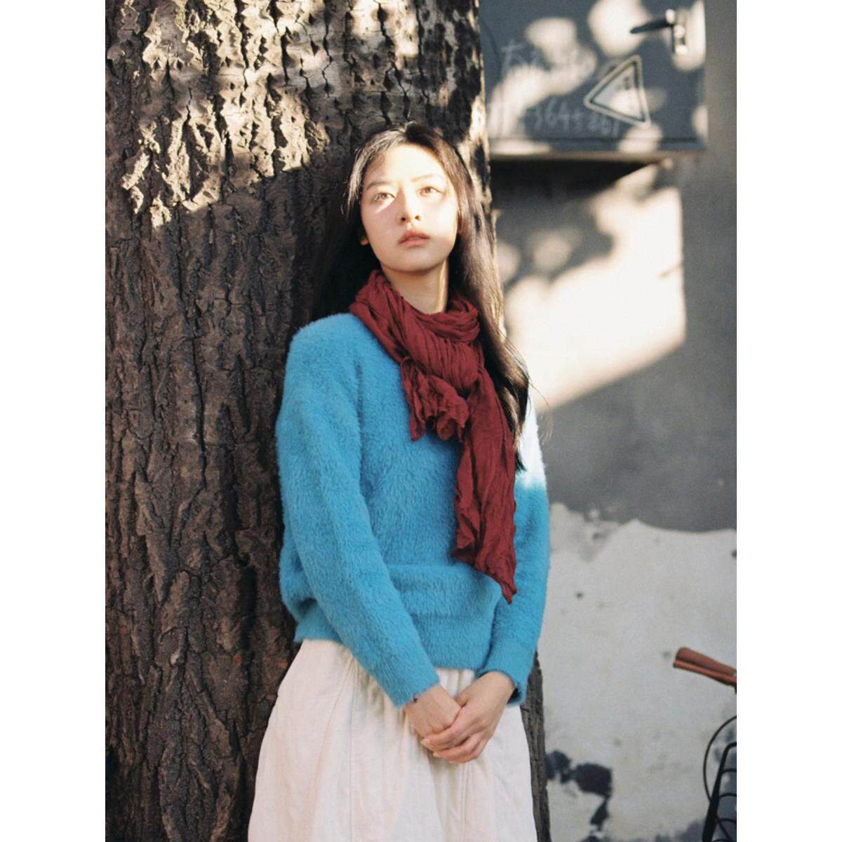 酒红复古文艺棉麻围巾女县城文学薄款褶皱丝巾系脖氛围感披肩纱巾