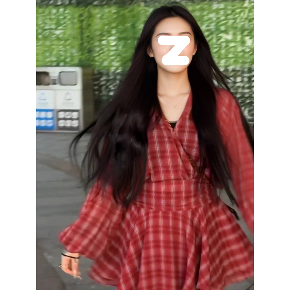 法式复古时尚气质性感辣妹风微胖长袖连衣裙新款格纹收腰显瘦短裙