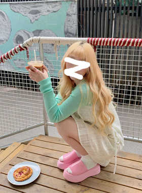 韩版绿色圆领长袖针织衫女春季新款新款收腰显瘦蕾丝吊带裙两件套