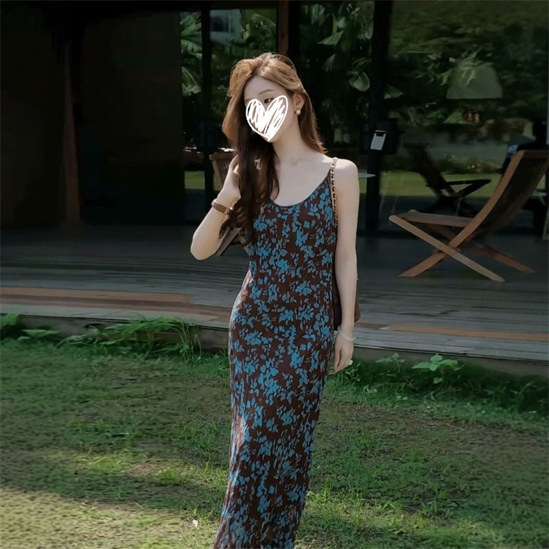 小众温柔绝美别致碎花连衣裙女早秋新款大码微胖内搭修身显瘦长裙